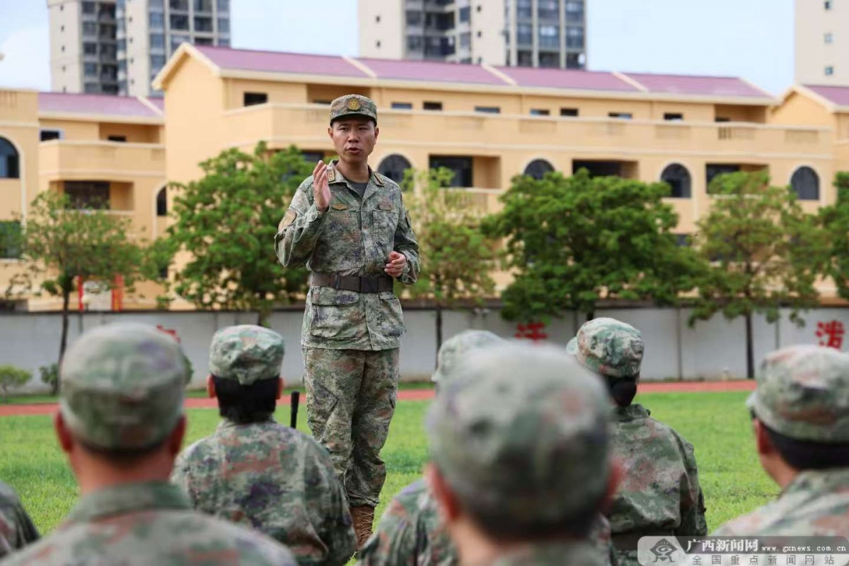 在南疆国门镌刻赤诚丰碑丨“最美新时代革命军人”谢亮戍守边防纪事(图2)