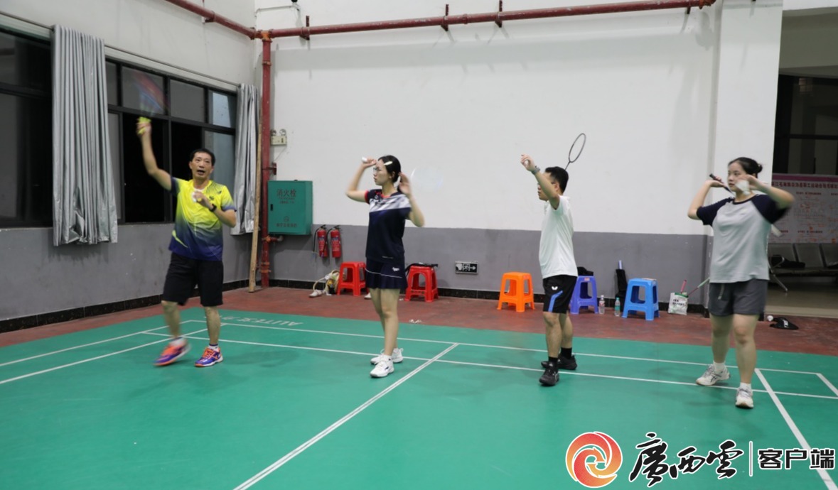 中国·必威环年夜校点亮青年“夜生活”