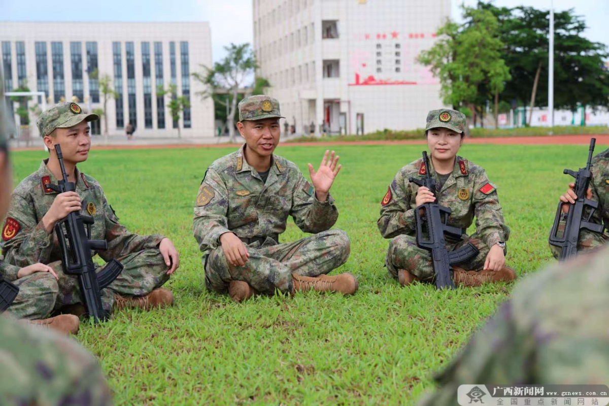 在南疆国门镌刻赤诚丰碑丨“最美新时代革命军人”谢亮戍守边防纪事(图3)