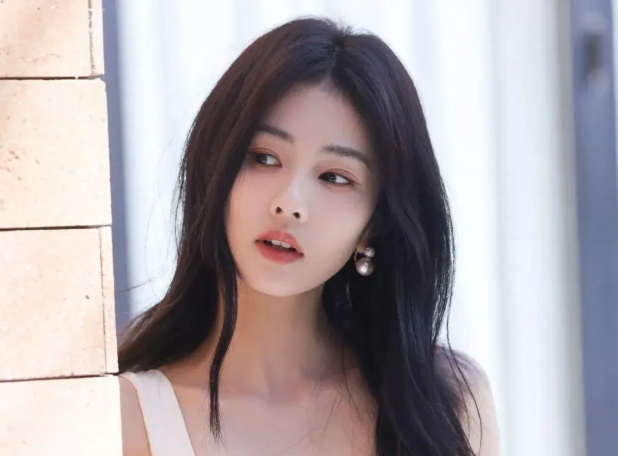 知名女演员凌晨被私生粉打电话骚扰