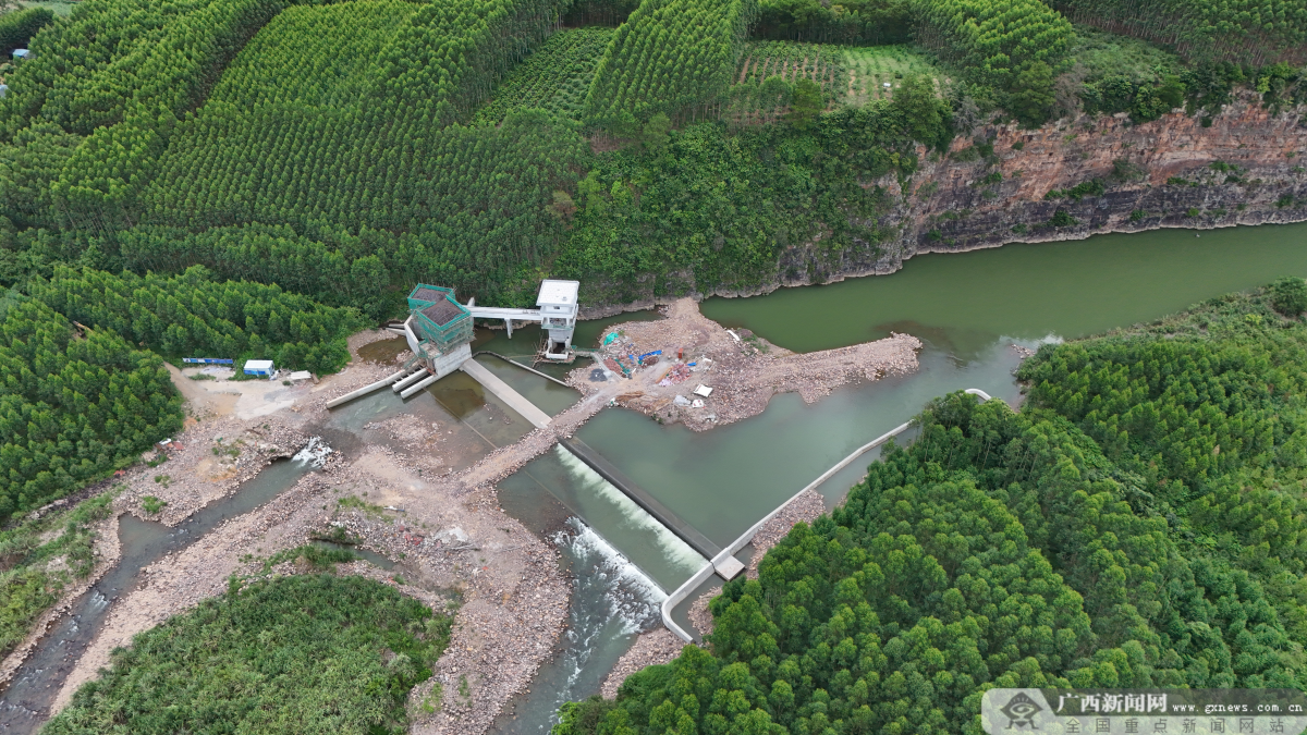 来宾市下六甲灌区控制性工程江头隧洞贯通(图1)