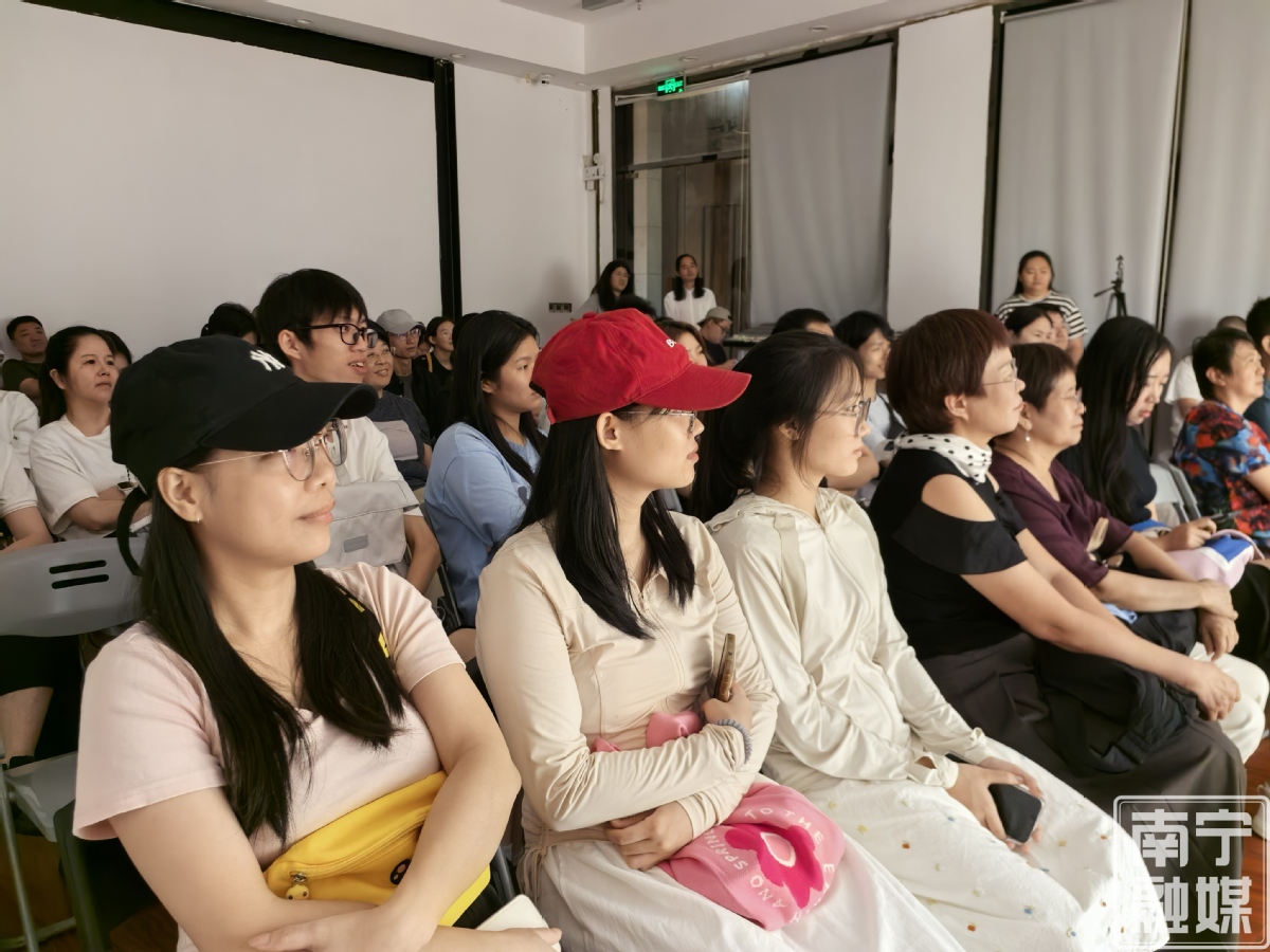 人气渐涨！南宁喜剧小剧场成市民“新宠”
