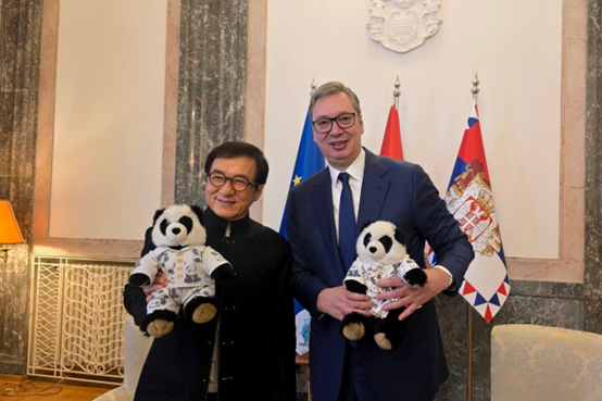 武契奇会见成龙