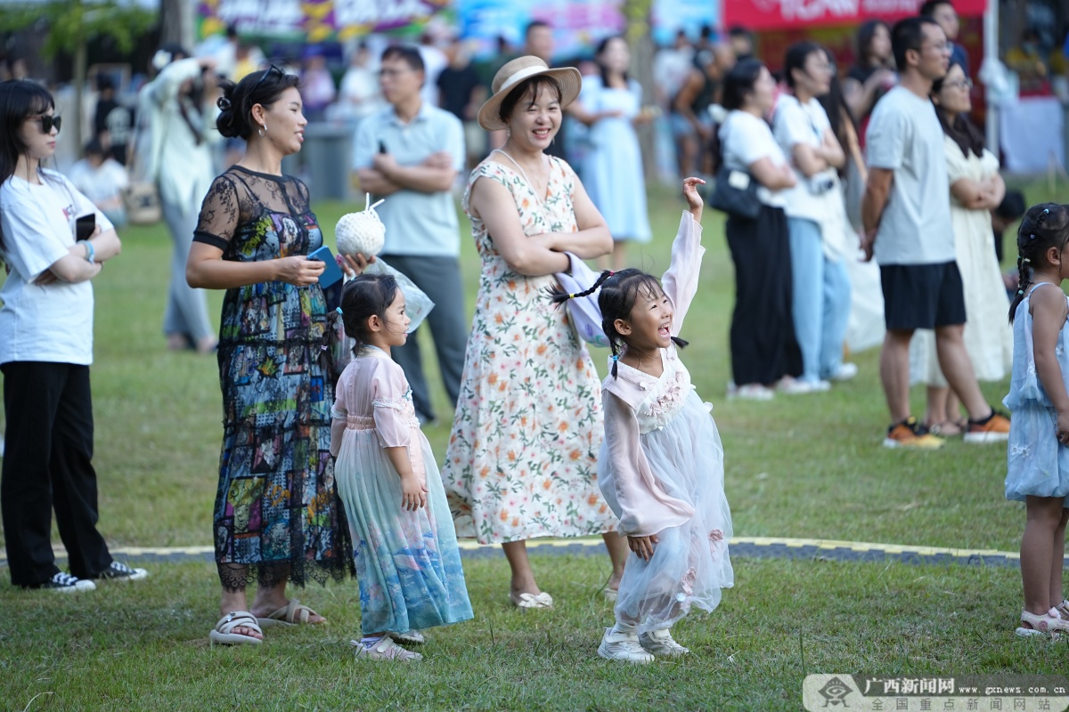 头条 双台交替开唱晚风醉了j9九游会登录广西日报桂林(图6) 头条 双台交替开唱晚风醉了j9九游会登录广西日报桂林(图6)