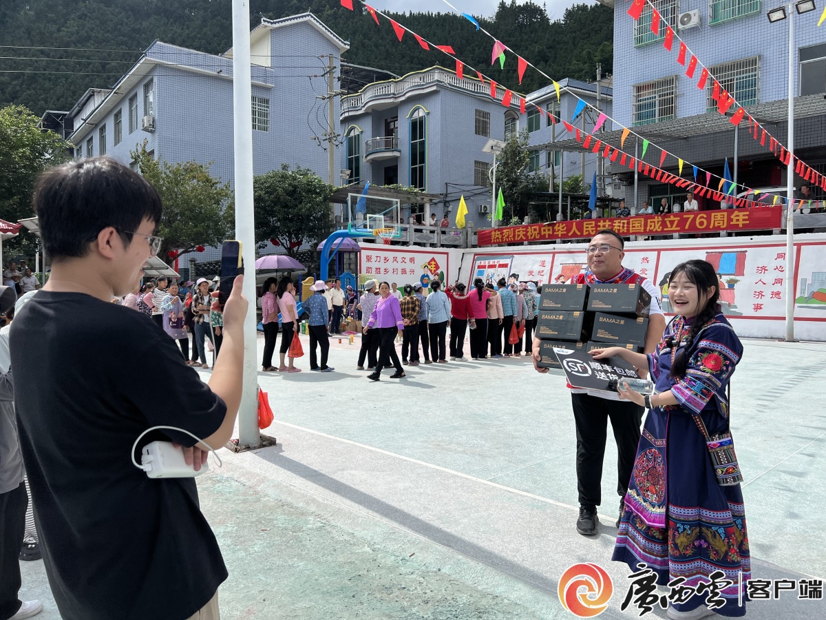 东兰多彩活动庆“双节”展情谊(图3)