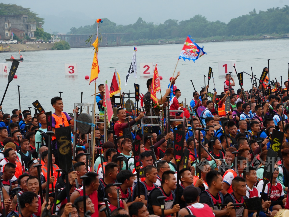 广西“龙超”激情开赛！225支队伍800米竞速燃爆全场！(图7)