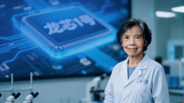 AI人物志·广西她力量④｜匍匐身躯报家国——“龙芯之母”黄令仪