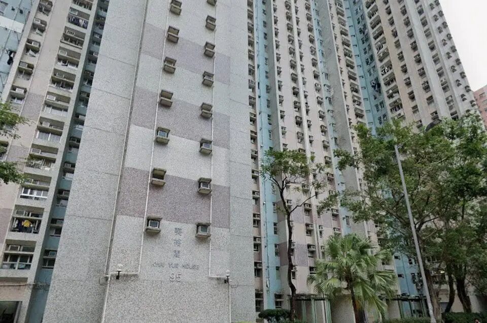 香港26岁男大学生在家看色情片，颈部缠绕蓝布窒息死亡