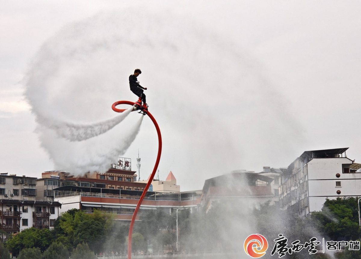 我在现场 跟着水上赛事 遇见多彩毛南(图2)