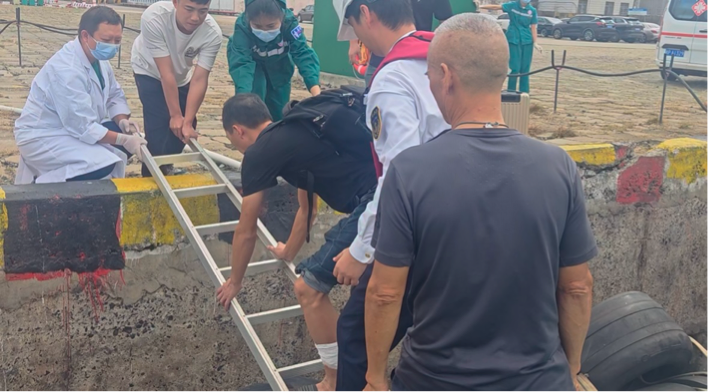 受伤大出血！防城港海事部门火速救援两名船员