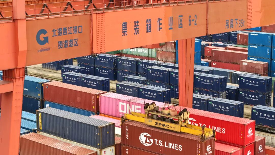 开云网站:实现“家门口”通关出境!贵港首个铁路运输类海关监管作业场所启用(图2)