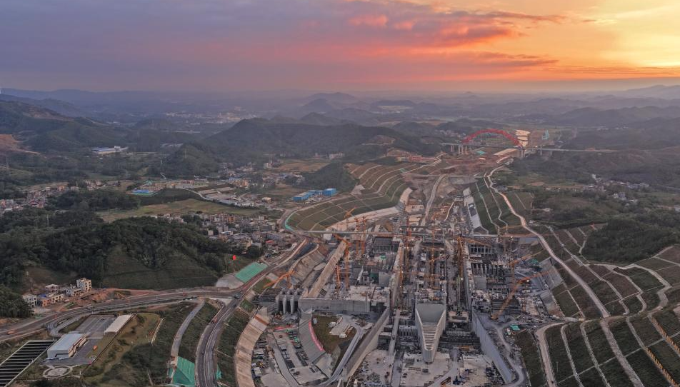 人民日?qǐng)?bào)關(guān)注丨一河激活北部灣!歷經(jīng)三年多建設(shè),平陸運(yùn)河雄姿初現(xiàn)