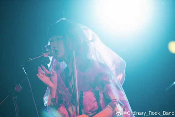 突发意外，女歌手送医抢救无效，不幸去世