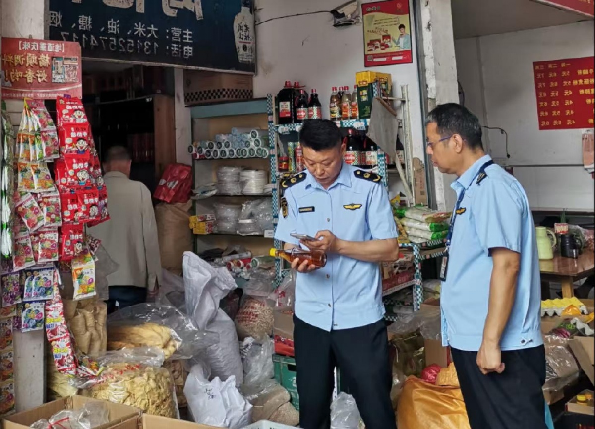 扶绥一百货店销售的减肥糖果添加有毒物质，2人被抓！