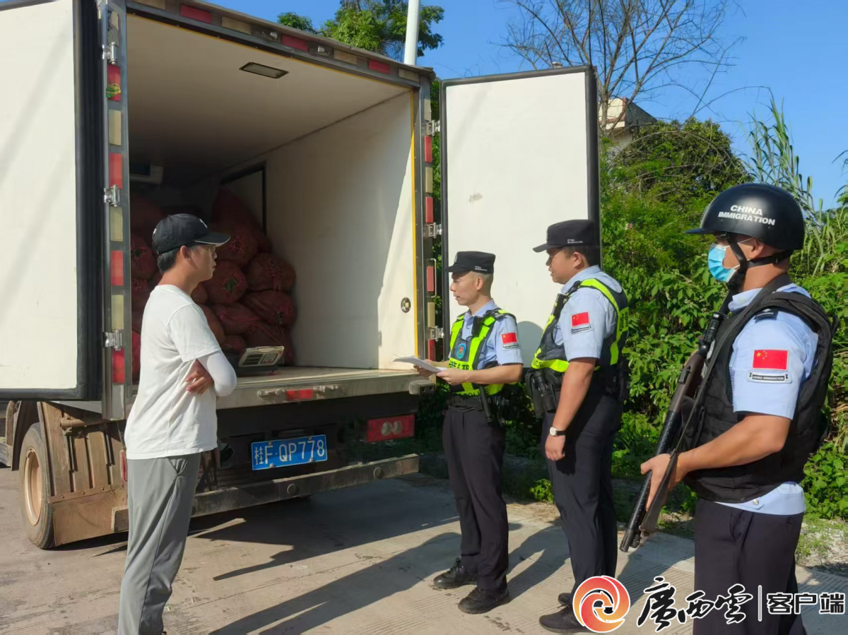 开云网站:广西边检总站寨安边境检查站推行精准查验模式实现百万吨东盟货物秒通关(图5)