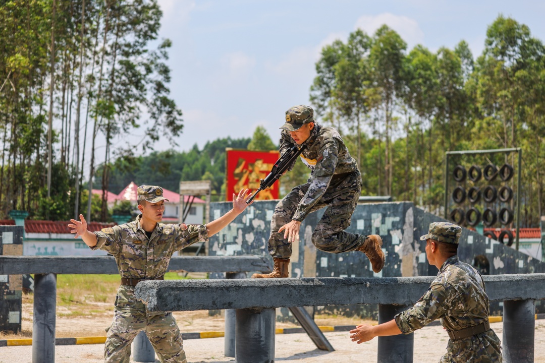 �������侯�ٱ���չ�����˶���