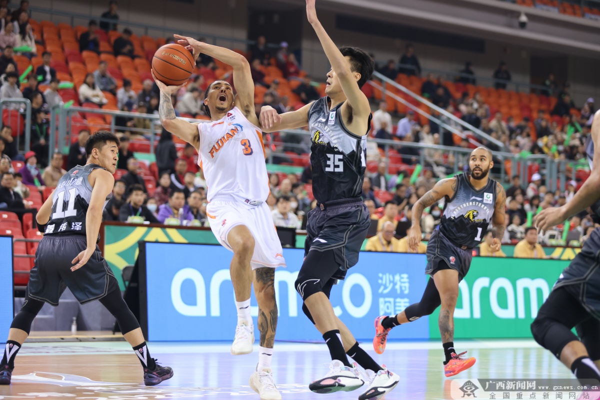 篮球热席卷邕城！CBA俱乐部杯小组赛开战(图1)