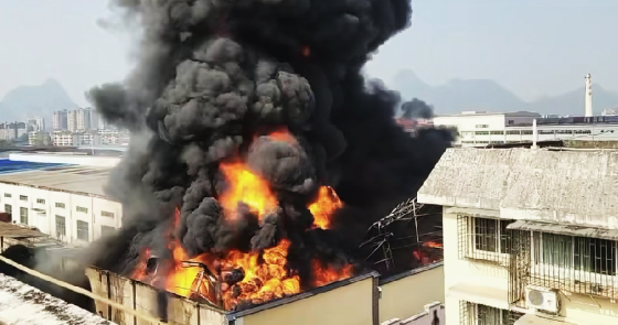 桂林一啤酒厂旧仓库突发火灾，浓烟滚滚！当地通报