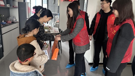 �V����Ͷ���خa(ch��n)�I(y��ng)�N(xi��o)���޹�˾�Ƅ�(d��ng)�h�������c��������(w��)����ں�