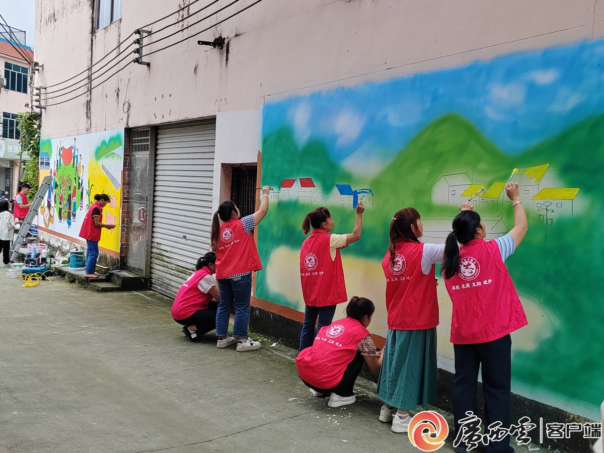 妇女用AI设计十字绣孩子开发小游戏……AI让河池小村生活变“智慧”(图3)