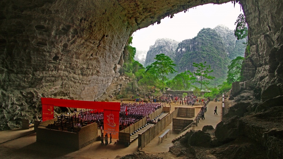 文化中國行丨千年巖洞傳承百年星火