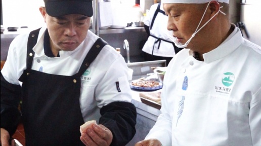 ��ƽһ������� �Գ��˼��̻�ζ