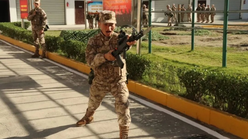 �ޣ��߽���һԾ���˵���Ӱ����λ��00���侯սʿ