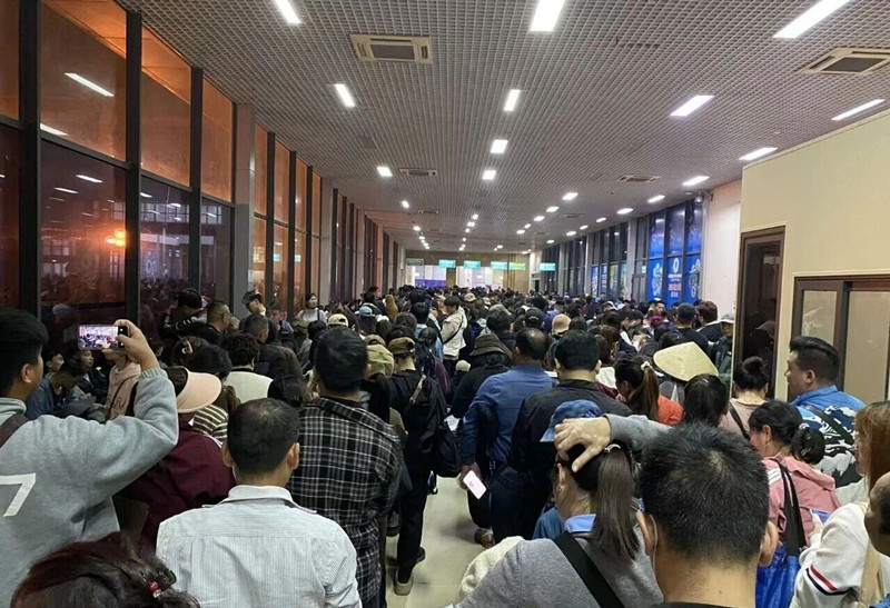 越南芒街口岸通关查验系统故障致旅客滞留，东兴相关部门有效保障口岸平稳有序