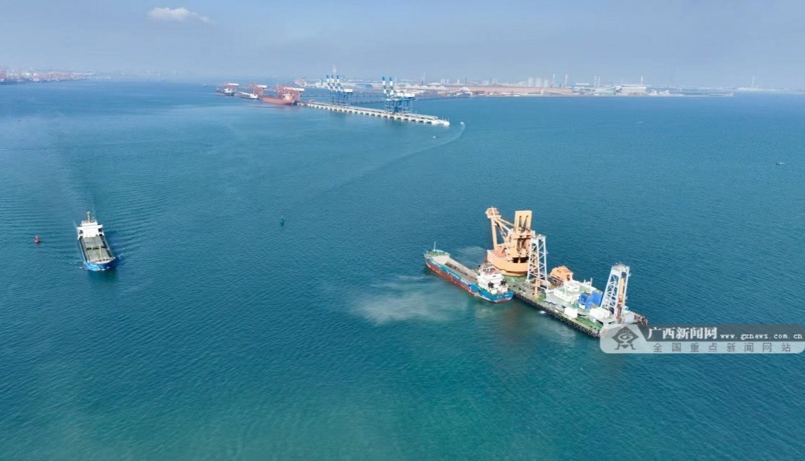 高效环保克硬岩！世界最大抓斗挖泥船“金广”助力防城港港30万