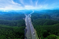 �������������ٹ�·���������̣�ͨ���������գ�