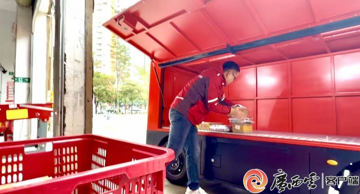 物流无人车快递小哥的“新搭档”(图1)