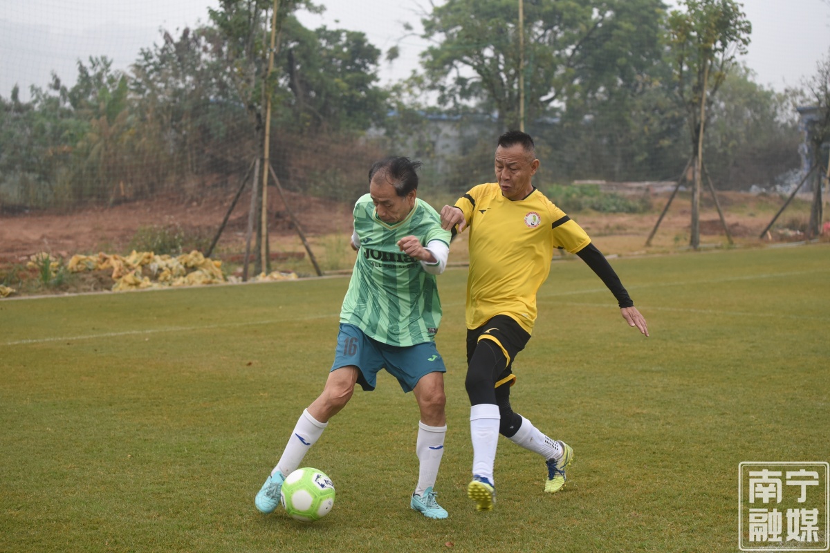 “体育+旅游”点亮绿城冬日！全国中老年足球邀请赛在南宁开赛(图3)