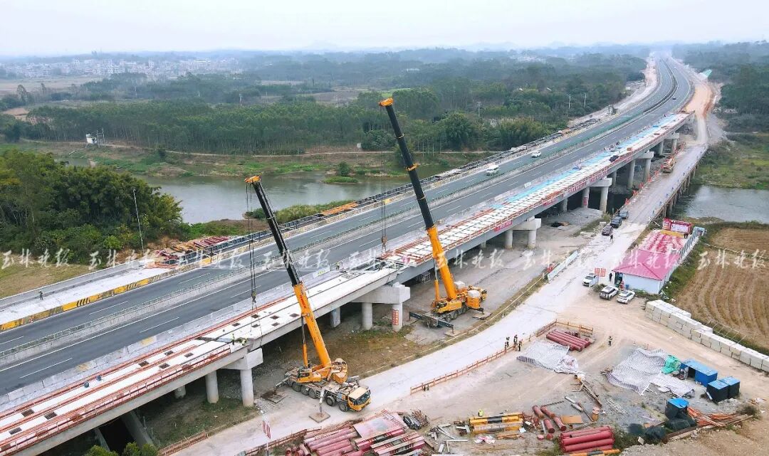 岑大高速共线段南流江大桥箱梁全部架设完成