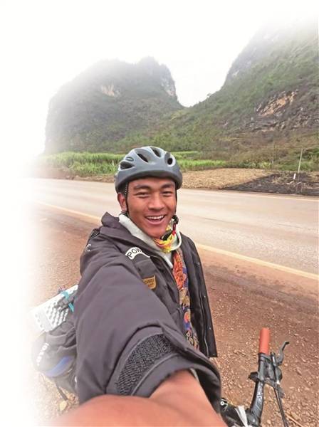 藏族小伙骑行万里逐梦途经广西分享暖心故事