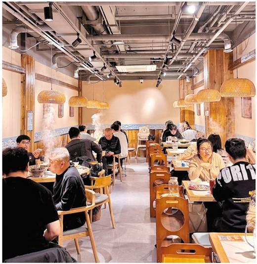 “排队4小时也要吃”！桂菜火进北上广广西餐饮品牌迎来出桂新风口(图1)