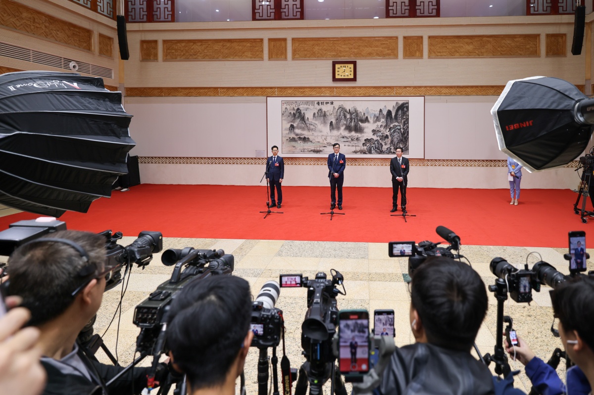 AI出海、港口蝶变、特产出圈……6位人大代表讲述奋斗故事