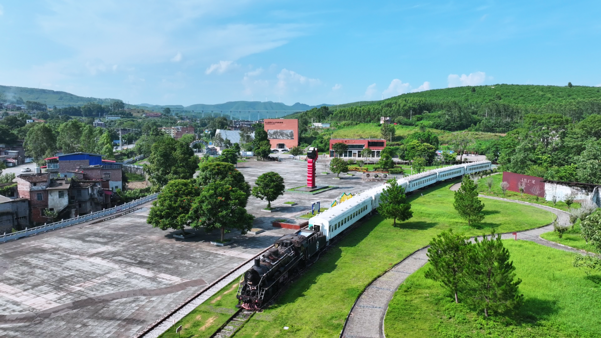 ������Ĺ�����������ɽ�У��ӿ������쿴����������ů��ɫ