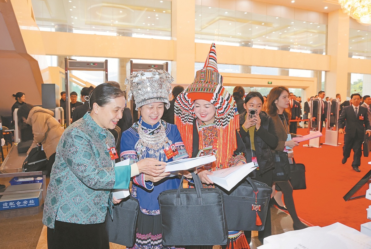 �����ͷح����ίԱ�����ײ�