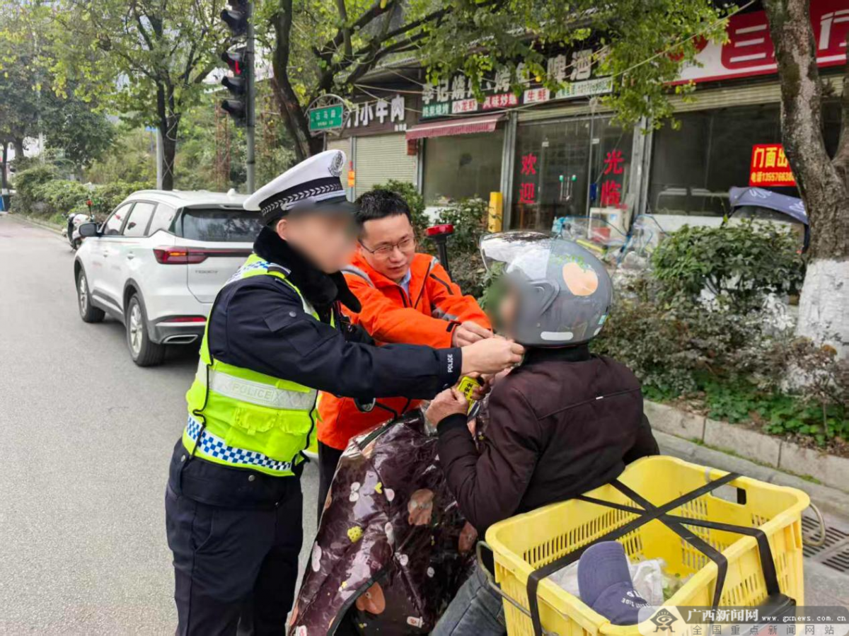 一路平安公益行守护八桂团圆路——平安产险广西分公司启动“万家灯火行”公益行动(图3)