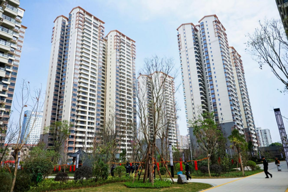 承载40多年老南宁记忆的大板二区交房了！新老业主喜上眉梢