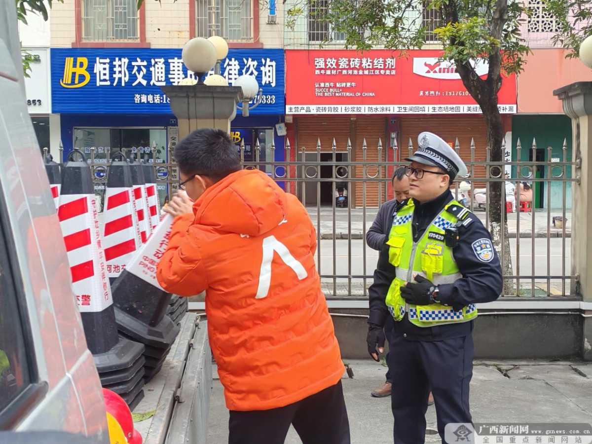 一路平安公益行守护八桂团圆路——平安产险广西分公司启动“万家灯火行”公益行动(图2)