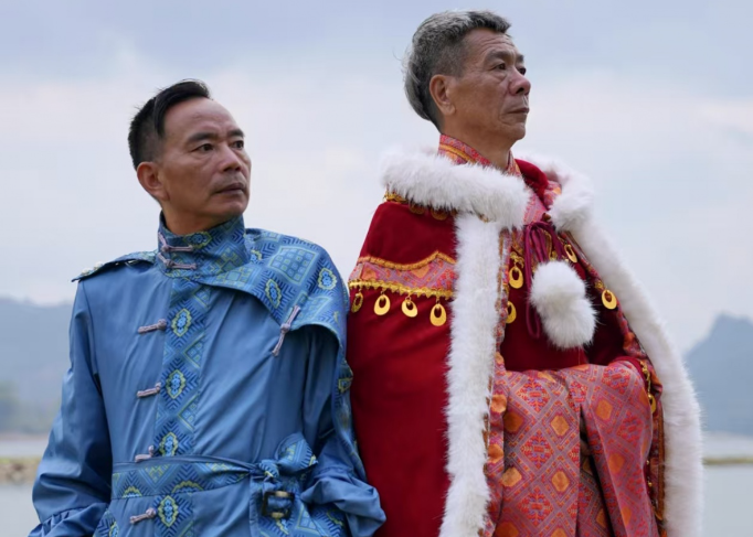 非遗壮锦撞上广西时尚“老男孩”，千年文化秒变时尚“显眼包”！