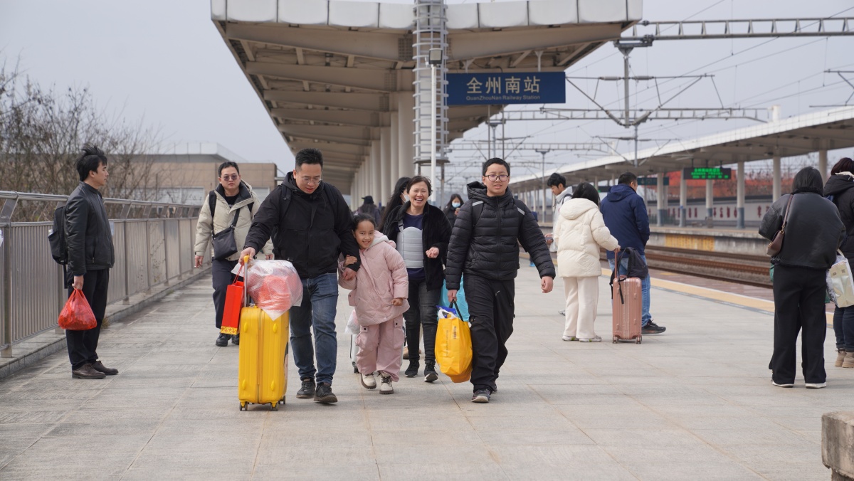 各方向尚有余票，国铁南宁局加开270列动车