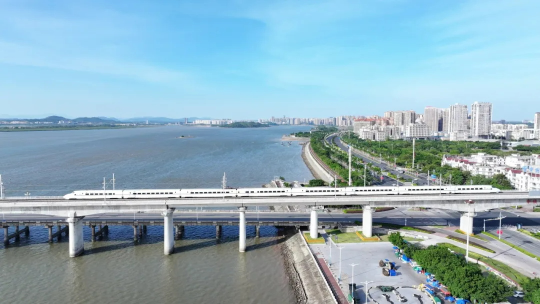 PA视讯上午在广州下午在越南!外国人也赶中国春运(图7)