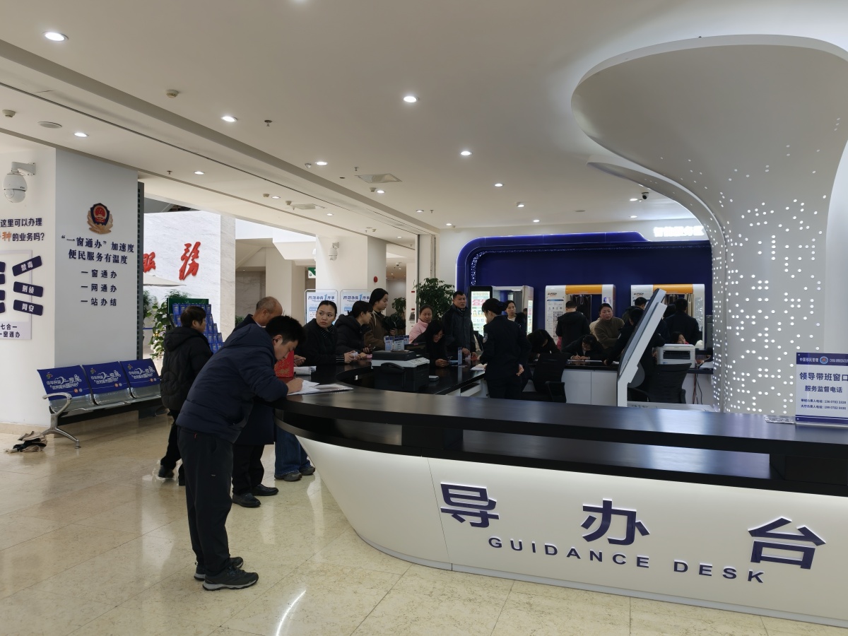 节后返工首日出现办证小高峰，桂林推出多项便民措施应对