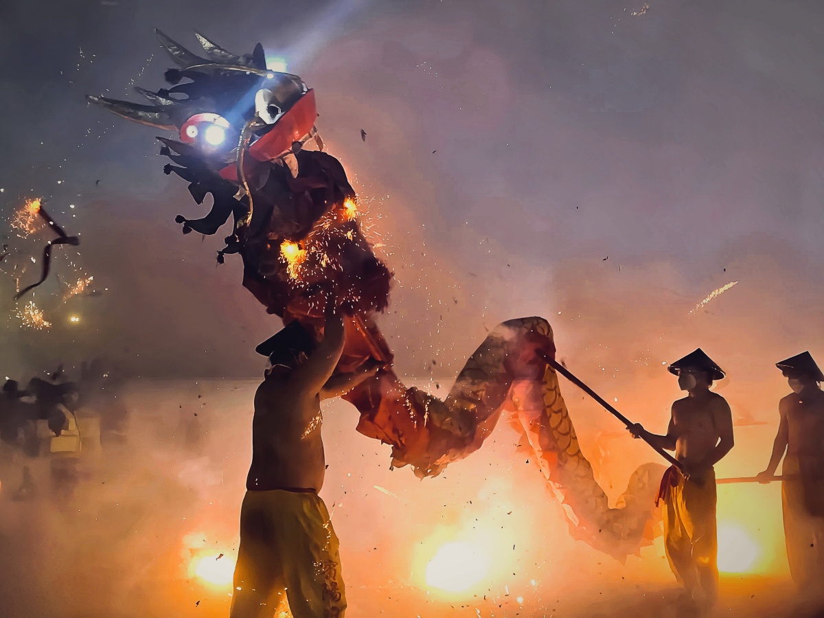 2026年宾阳炮龙节火热上演！鞭炮齐鸣、炮龙狂舞……直击“东方狂欢节”高燃瞬间