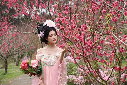 南宁青秀山惊艳亮相天安门展播，向全国发出邀请：春日花开正好 等你来！