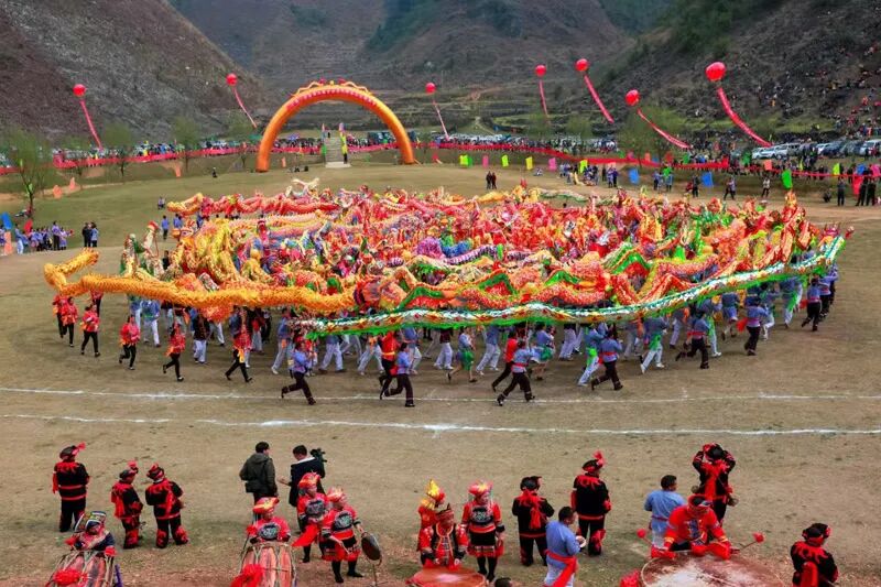 人民网关注丨桂黔一线牵 团结花常开——乐业县荣获全国民族团结进步示范区纪实