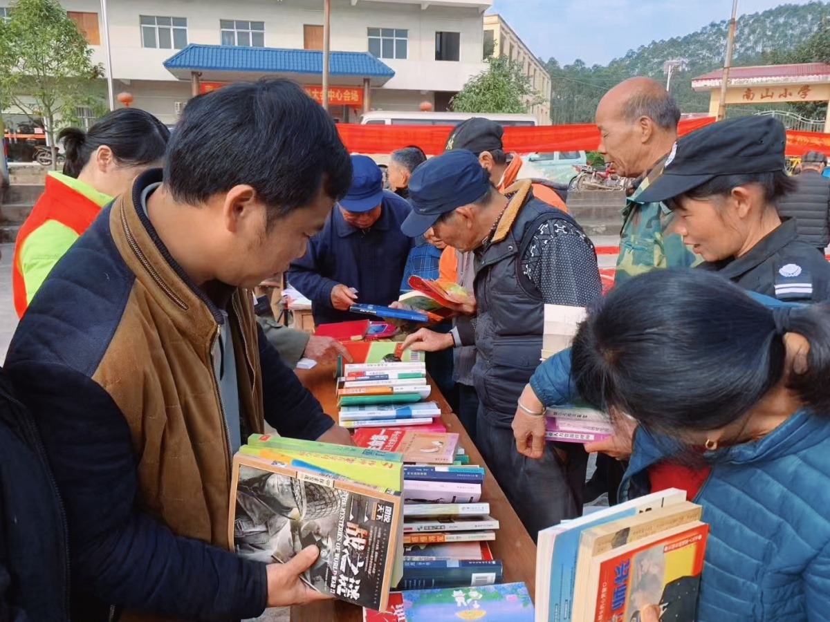 好评广西丨“土气”的代表委员相册为何最好看(图3)