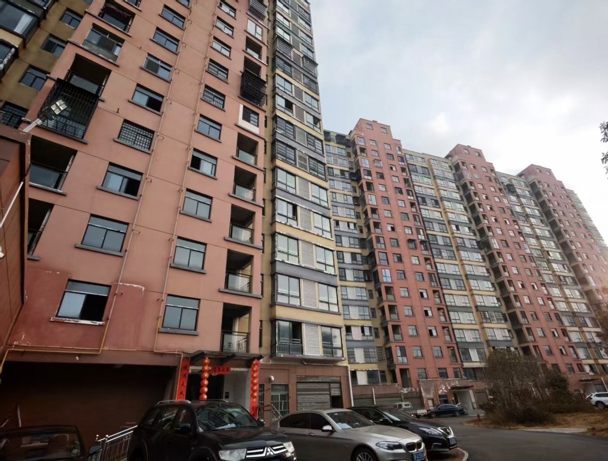 开发商拒开发票，男子全款购房6年难办证！多方回应